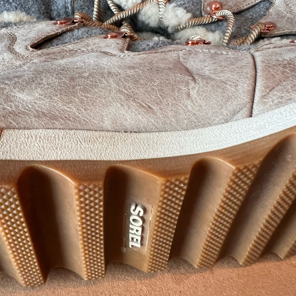 Sorel Women’s Sneakchic Alpine Holiday Bootie Tan size 11 - Picture 5 of 9